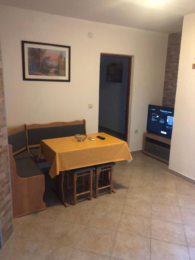 Miro Apartmani ราชานาส ภายนอก รูปภาพ